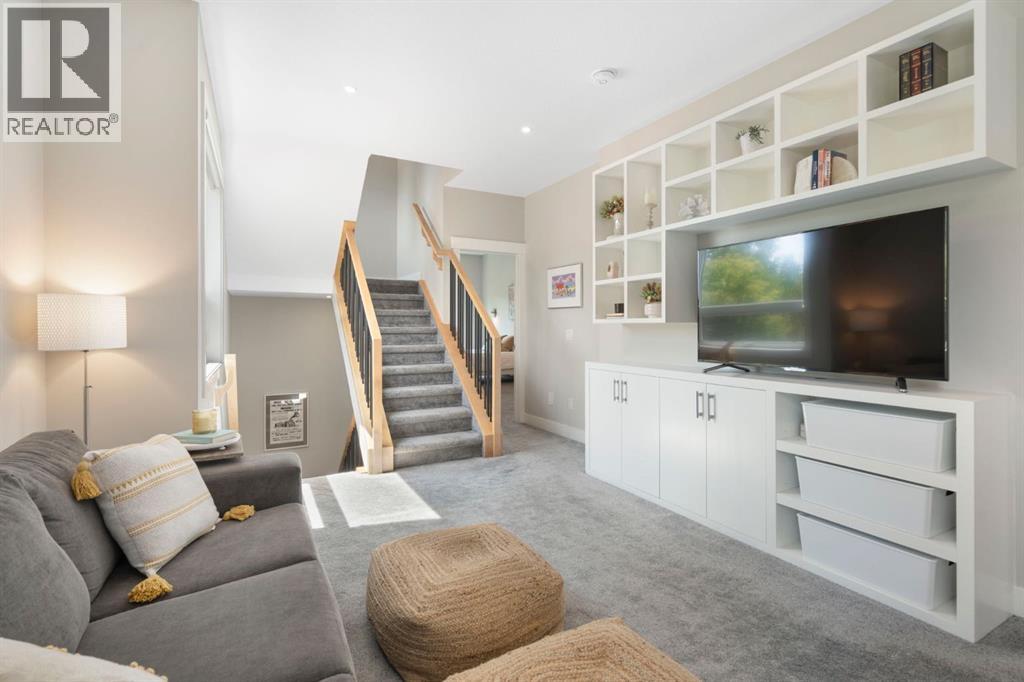 Photo 21 of 100 Cambrian Drive Nw, Calgary AB