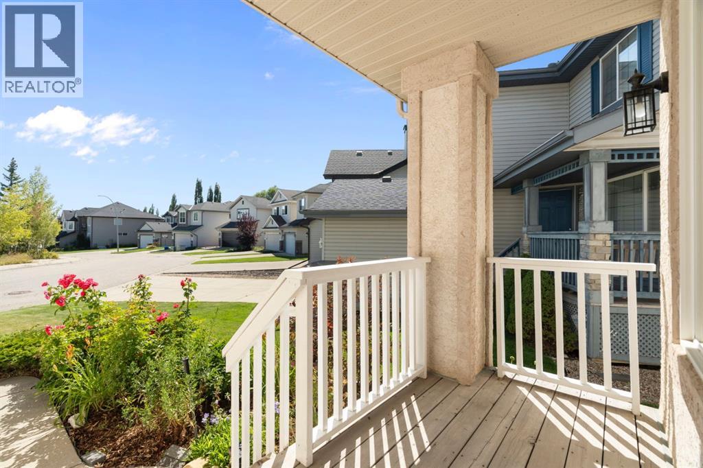 Photo 2 of 35 Valley Stream Manor Nw, Calgary AB