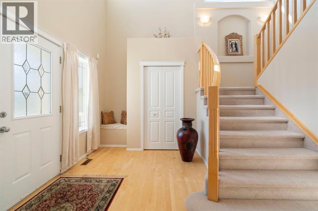 Photo 3 of 35 Valley Stream Manor Nw, Calgary AB