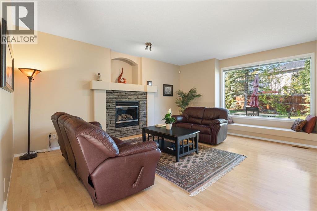 Photo 4 of 35 Valley Stream Manor Nw, Calgary AB
