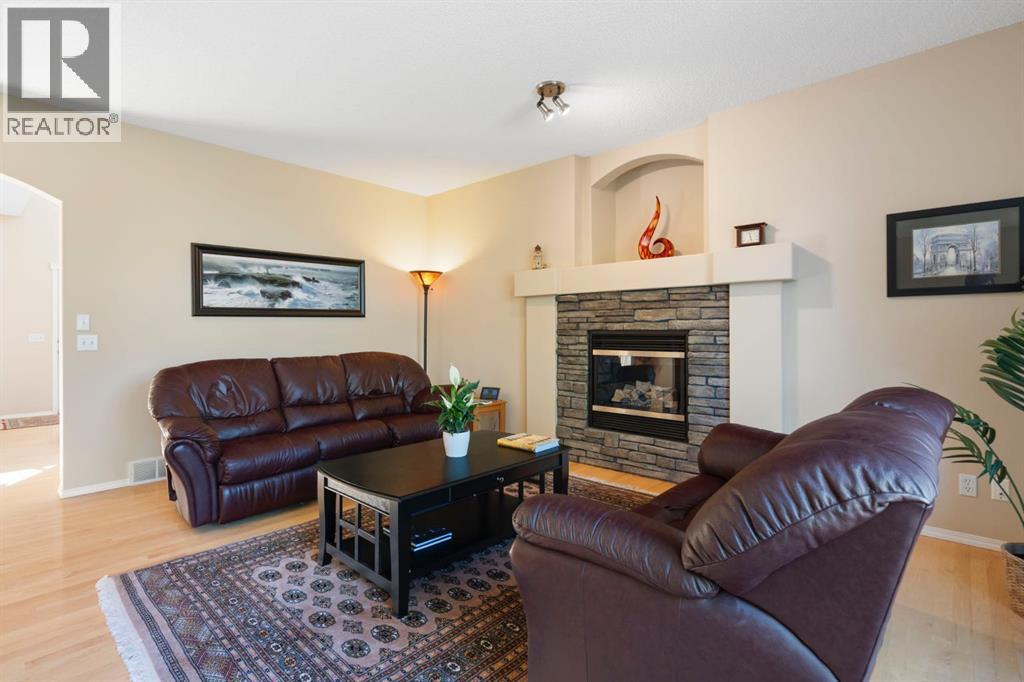 Photo 5 of 35 Valley Stream Manor Nw, Calgary AB