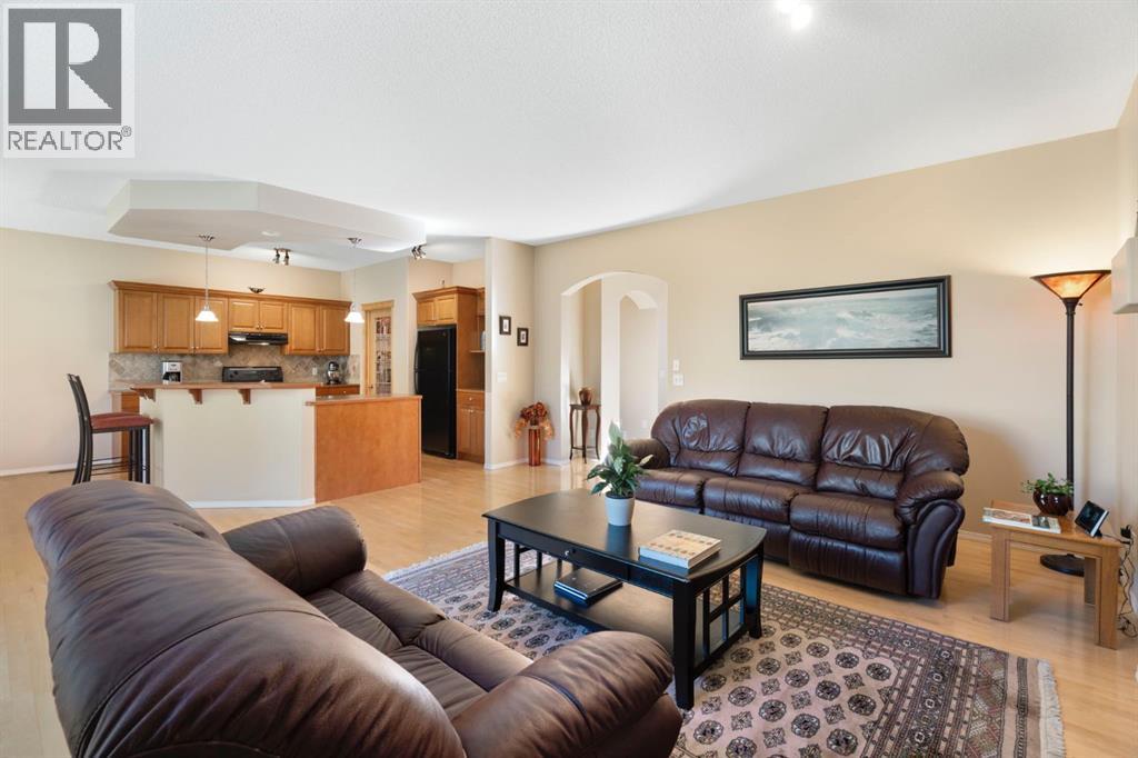 Photo 6 of 35 Valley Stream Manor Nw, Calgary AB