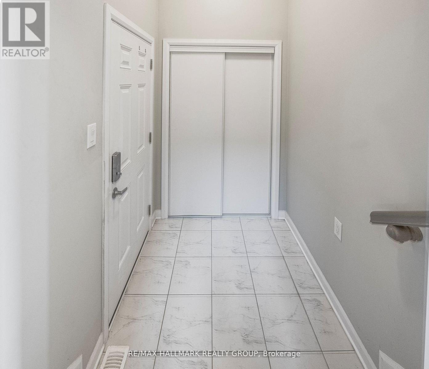 Photo 11 of 646 Hamsa Street, Ottawa ON