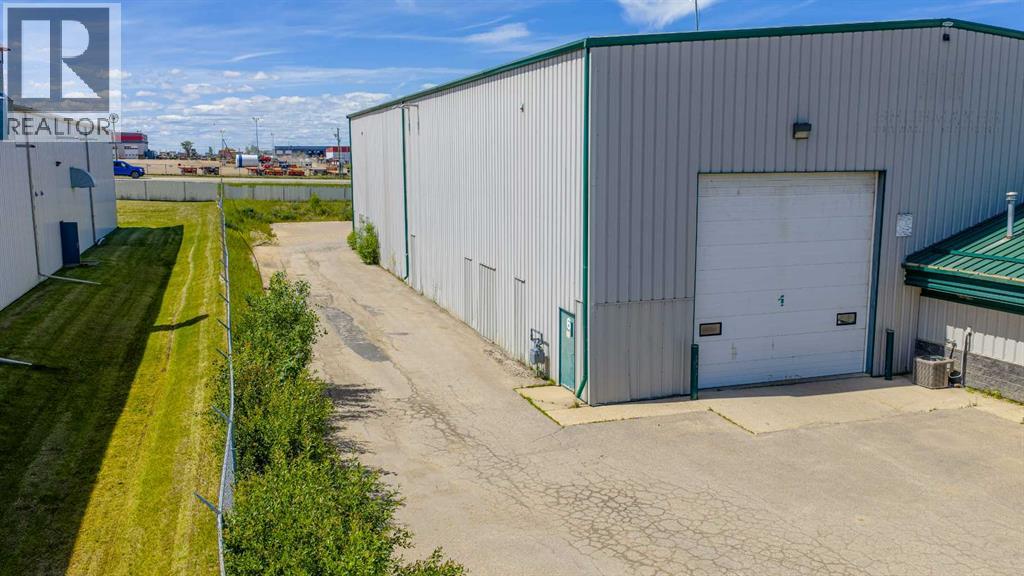 Photo 8 of 9502 99 Street, Clairmont AB