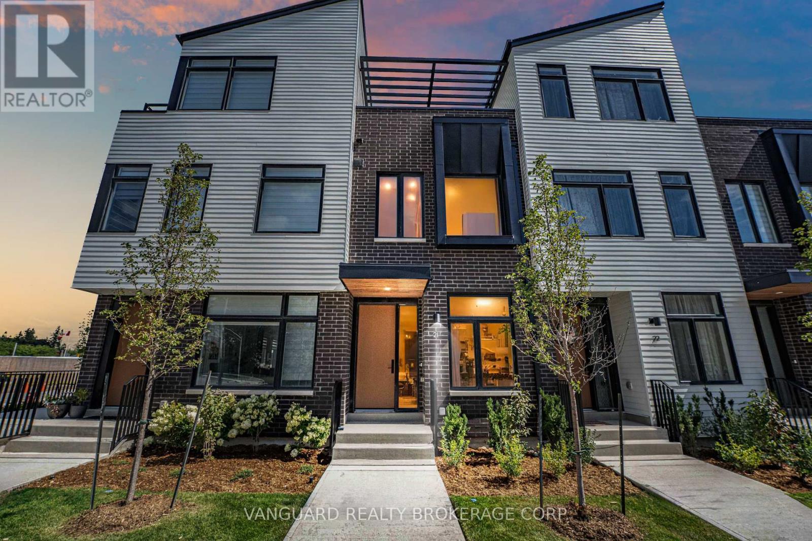 Photo 25 of 21 15 Lou Parsons Way, Mississauga ON