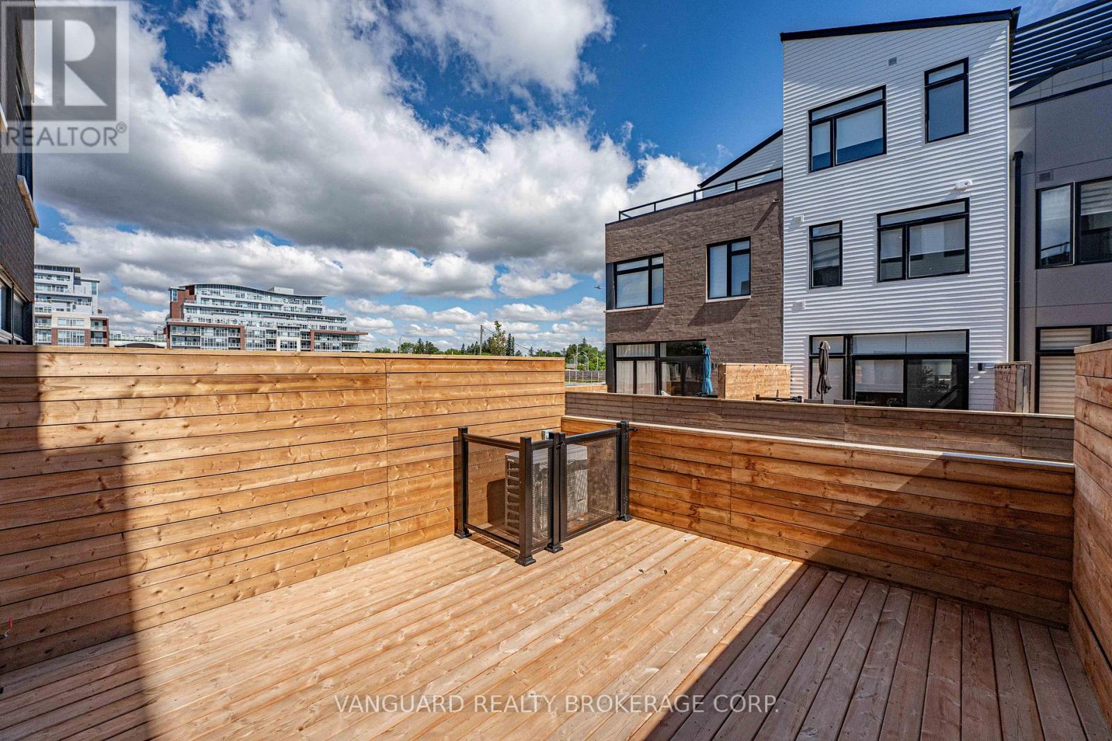 Photo 10 of 21 15 Lou Parsons Way, Mississauga ON