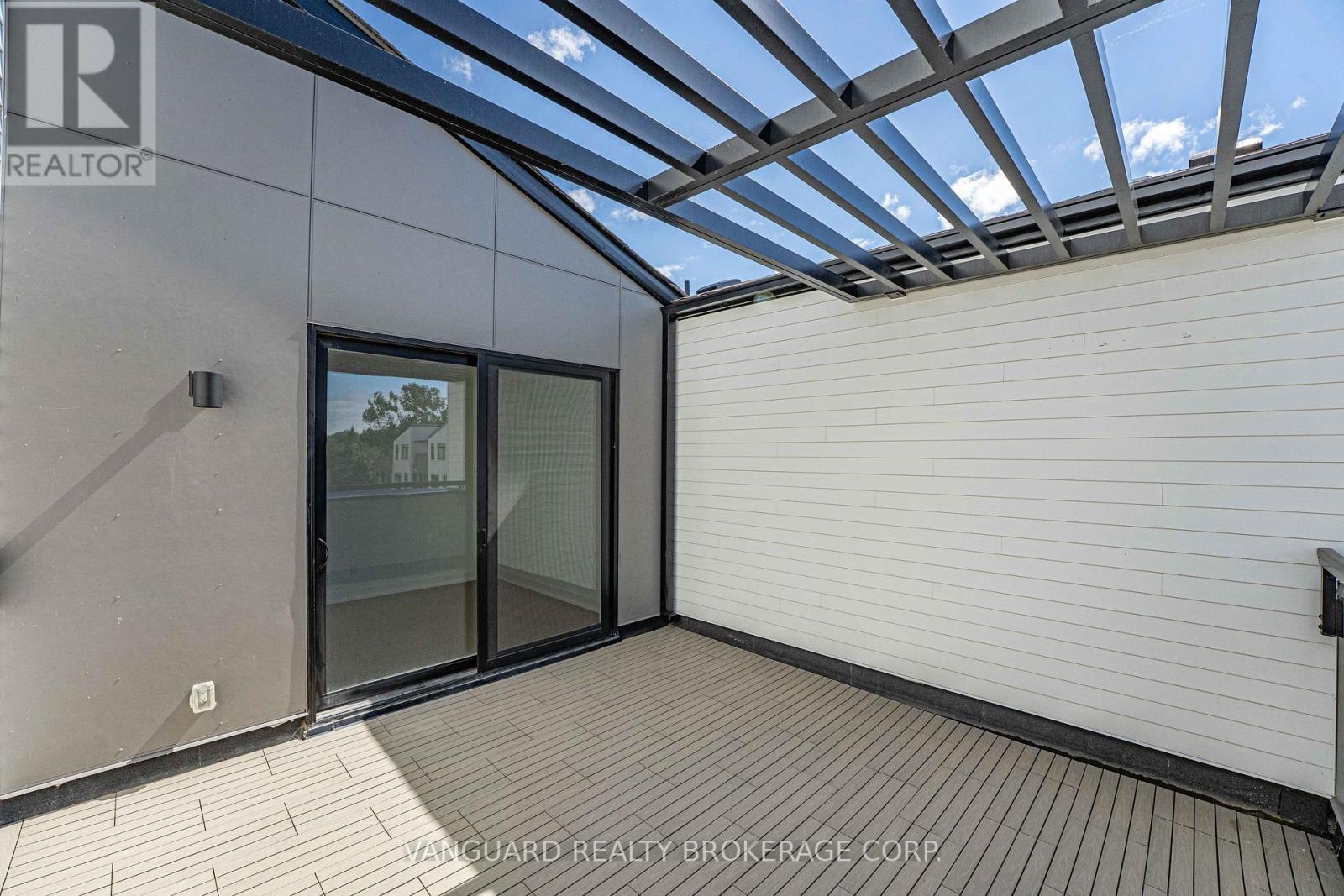 Photo 9 of 21 15 Lou Parsons Way, Mississauga ON