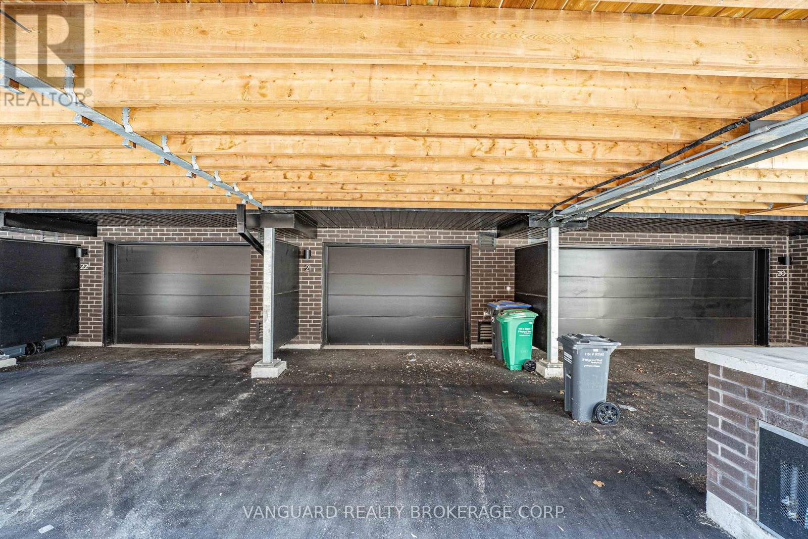 Photo 16 of 21 15 Lou Parsons Way, Mississauga ON