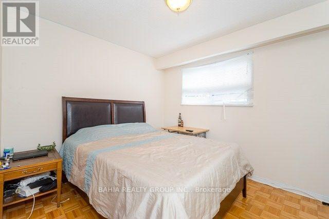 Photo 17 of 14 Newlyn Crescent, Brampton ON