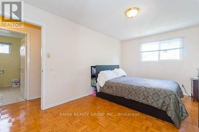 Photo 3 of 14 Newlyn Crescent, Brampton ON