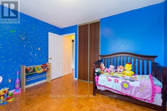 Photo 11 of 14 Newlyn Crescent, Brampton ON
