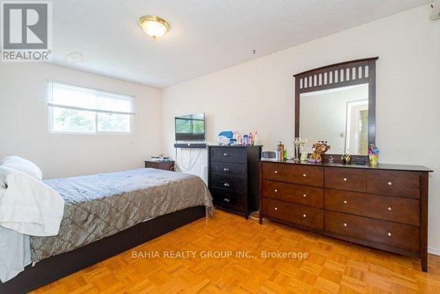 Photo 6 of 14 Newlyn Crescent, Brampton ON