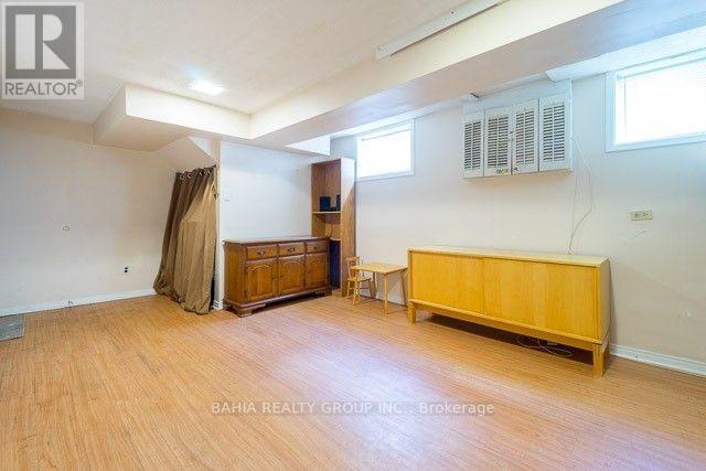 Photo 4 of 14 Newlyn Crescent, Brampton ON