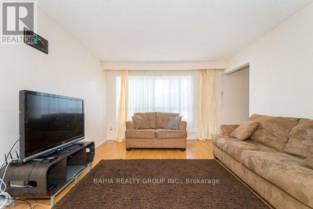 Photo 19 of 14 Newlyn Crescent, Brampton ON