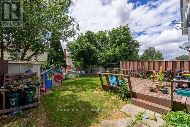 Photo 8 of 14 Newlyn Crescent, Brampton ON