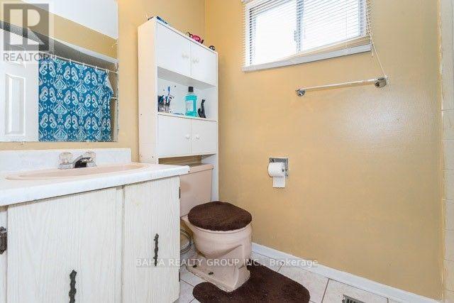 Photo 13 of 14 Newlyn Crescent, Brampton ON