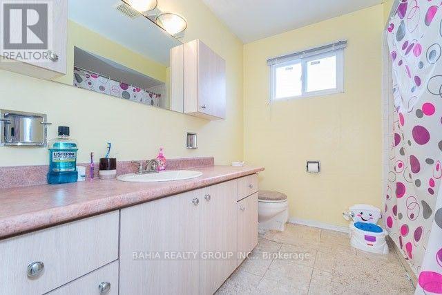 Photo 10 of 14 Newlyn Crescent, Brampton ON