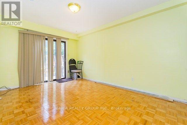 Photo 12 of 14 Newlyn Crescent, Brampton ON