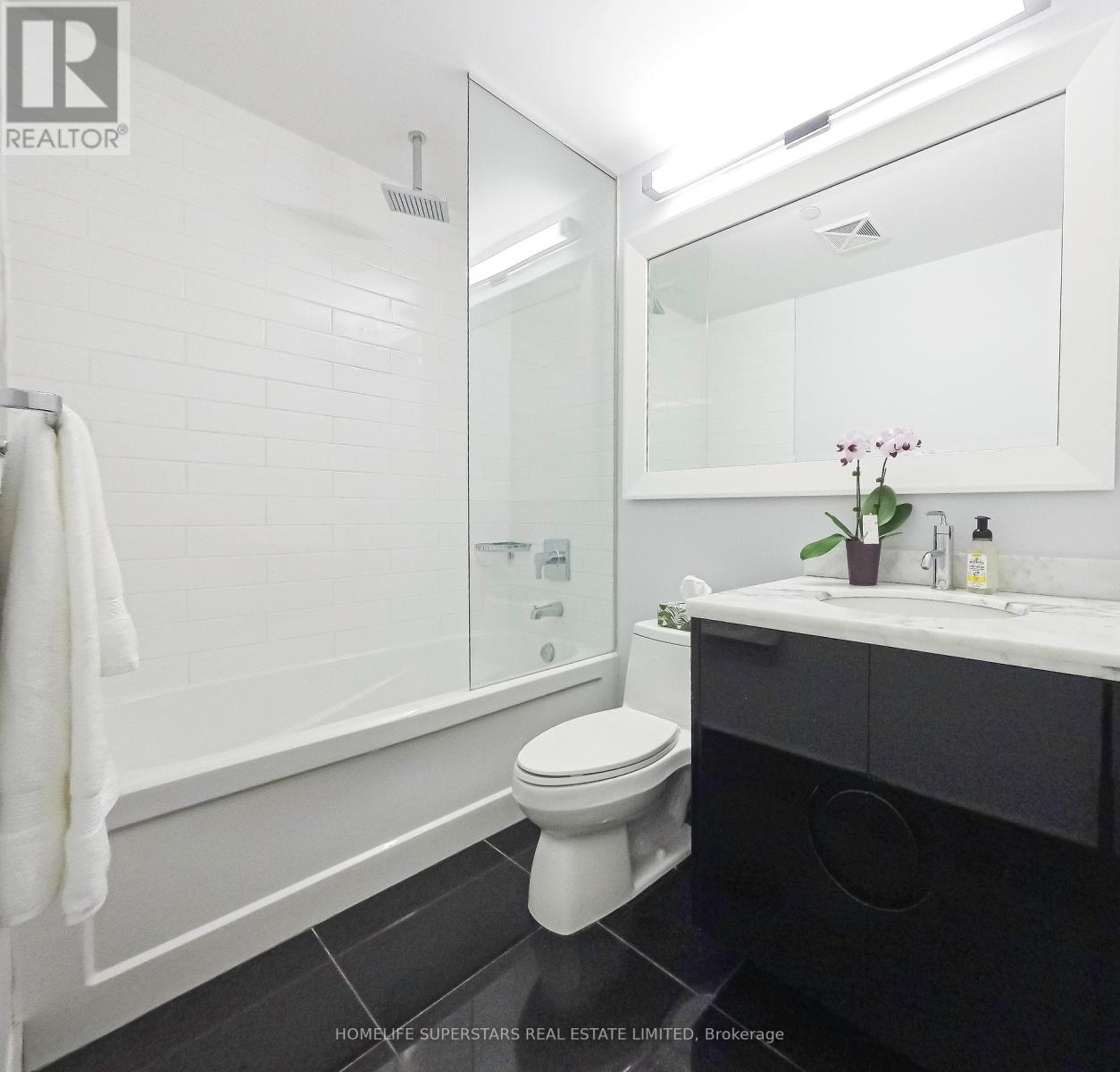 Photo 10 of 2112 90 Park Lawn Road, Toronto ON