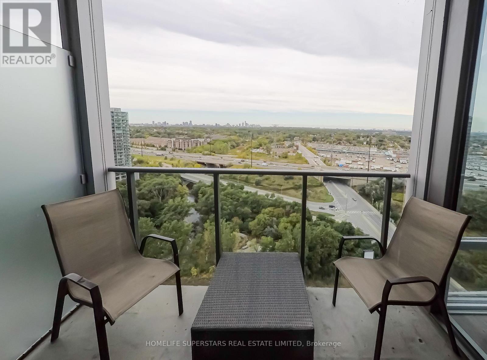 Photo 14 of 2112 90 Park Lawn Road, Toronto ON