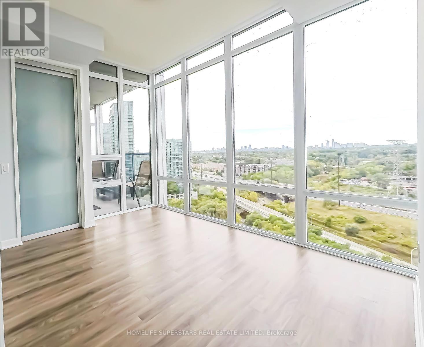 Photo 2 of 2112 90 Park Lawn Road, Toronto ON