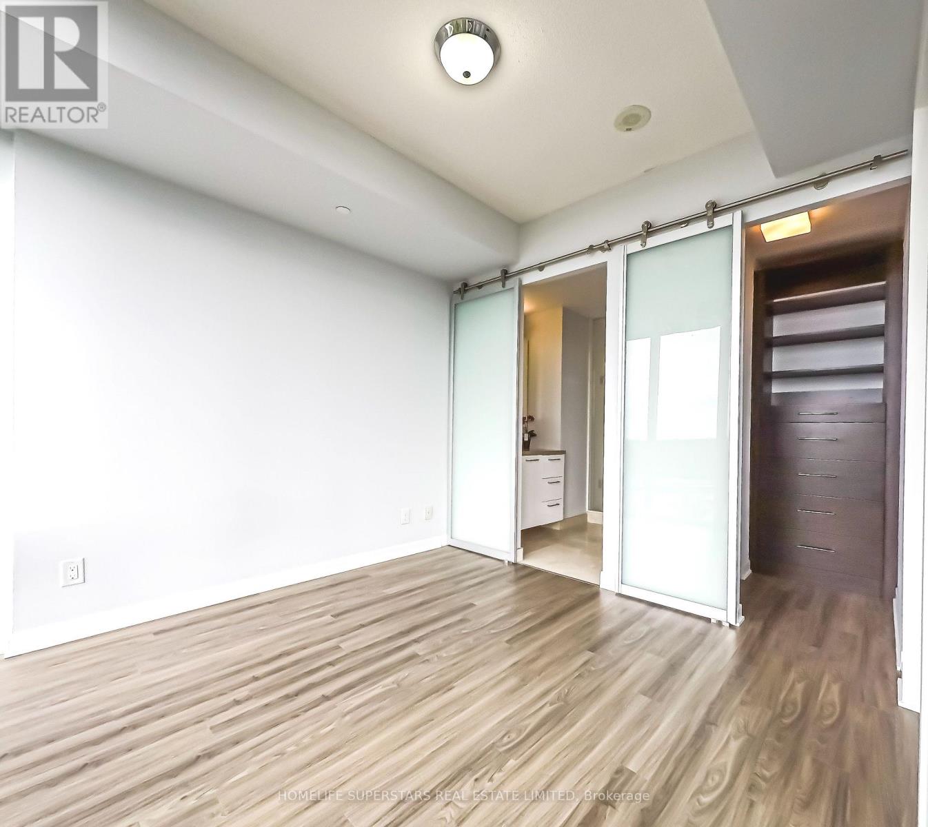 Photo 3 of 2112 90 Park Lawn Road, Toronto ON