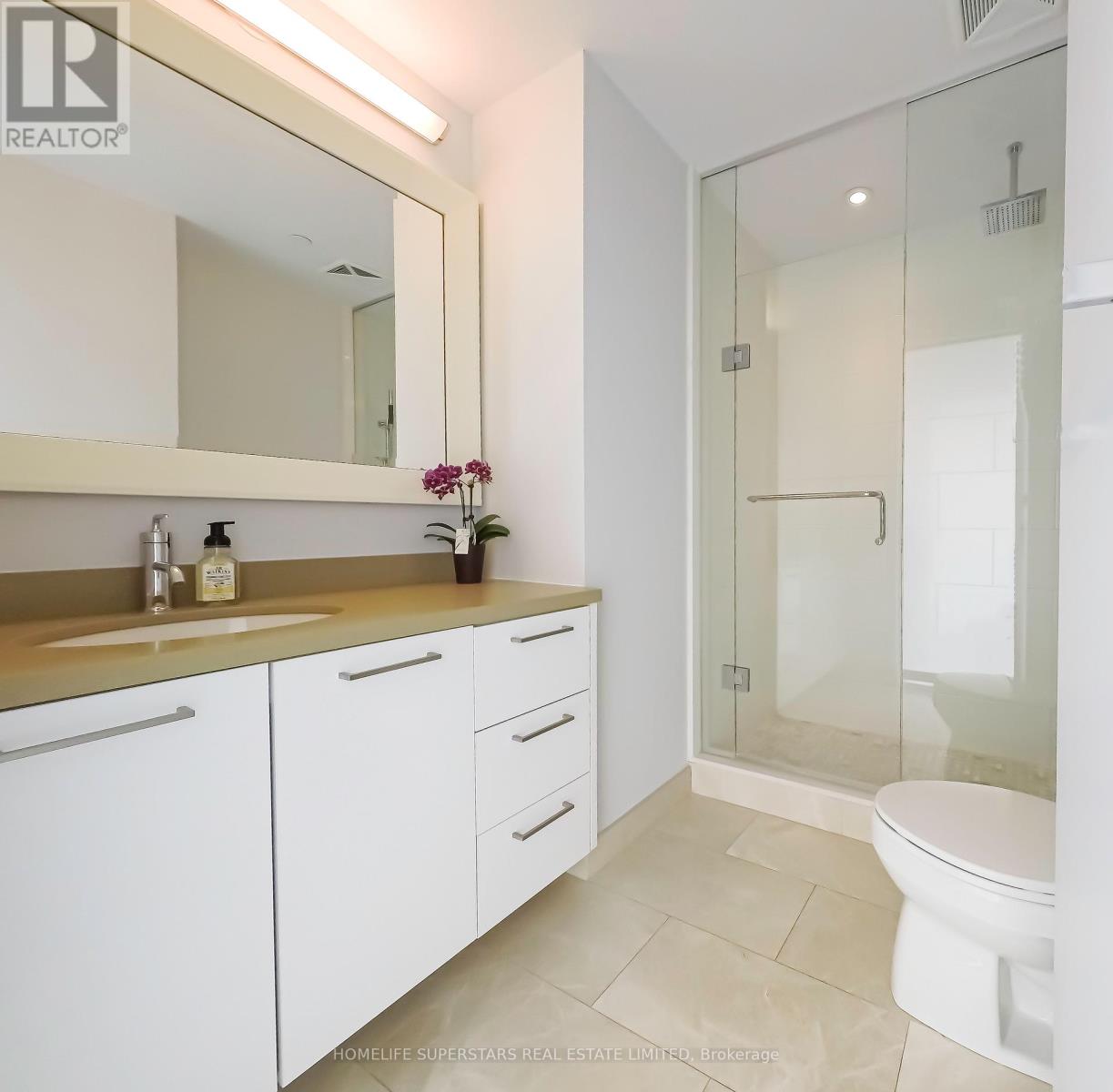Photo 5 of 2112 90 Park Lawn Road, Toronto ON