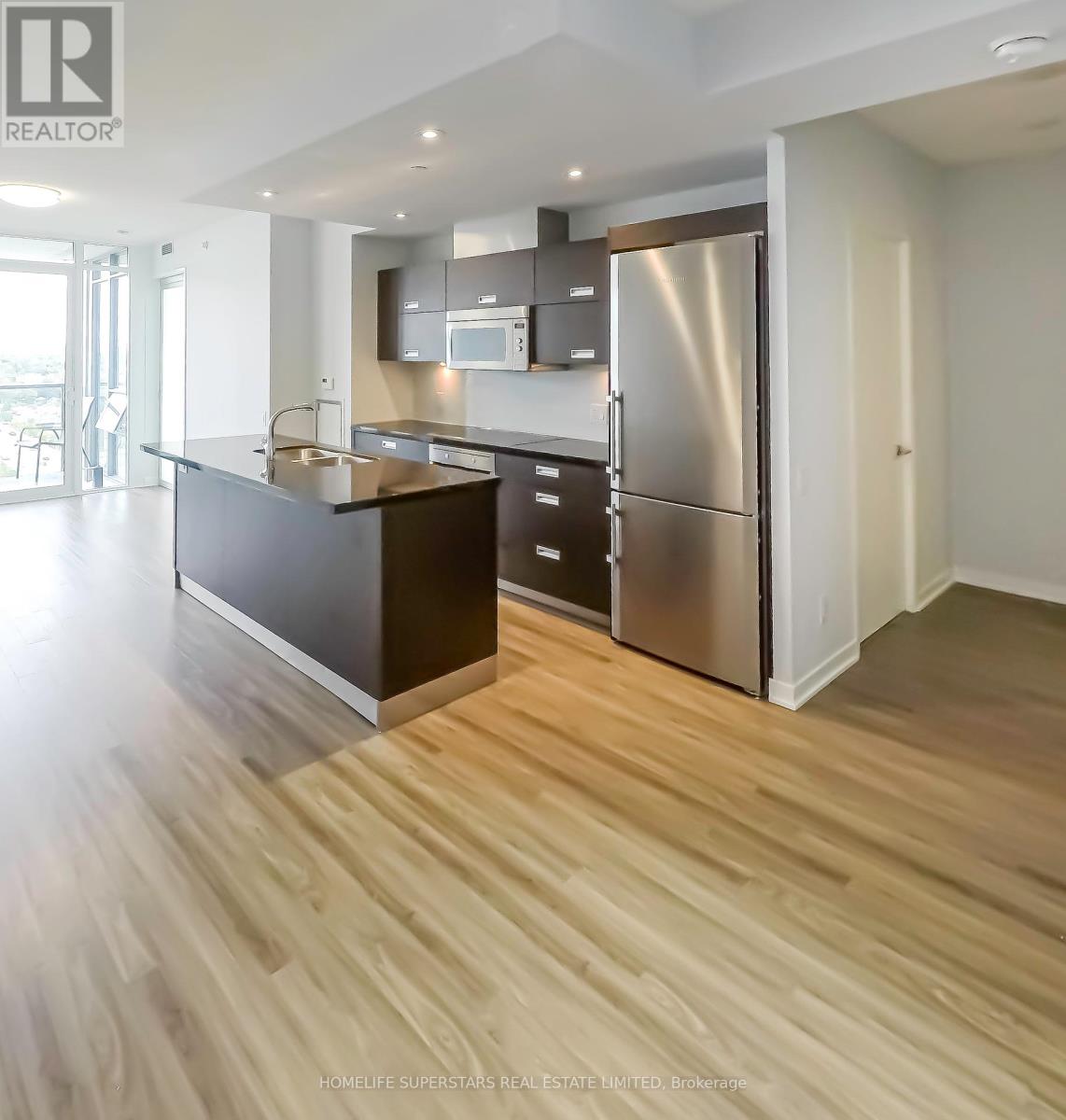 Photo 6 of 2112 90 Park Lawn Road, Toronto ON