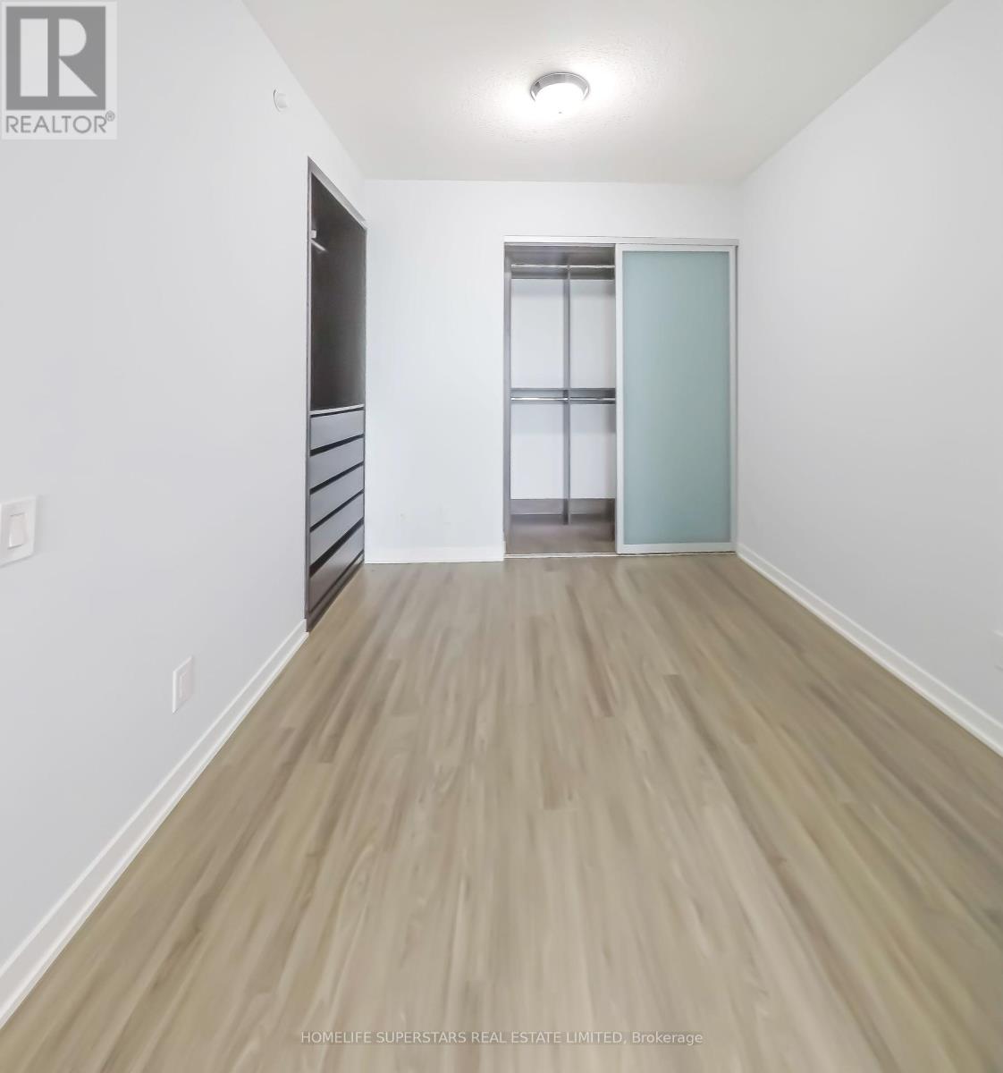 Photo 8 of 2112 90 Park Lawn Road, Toronto ON