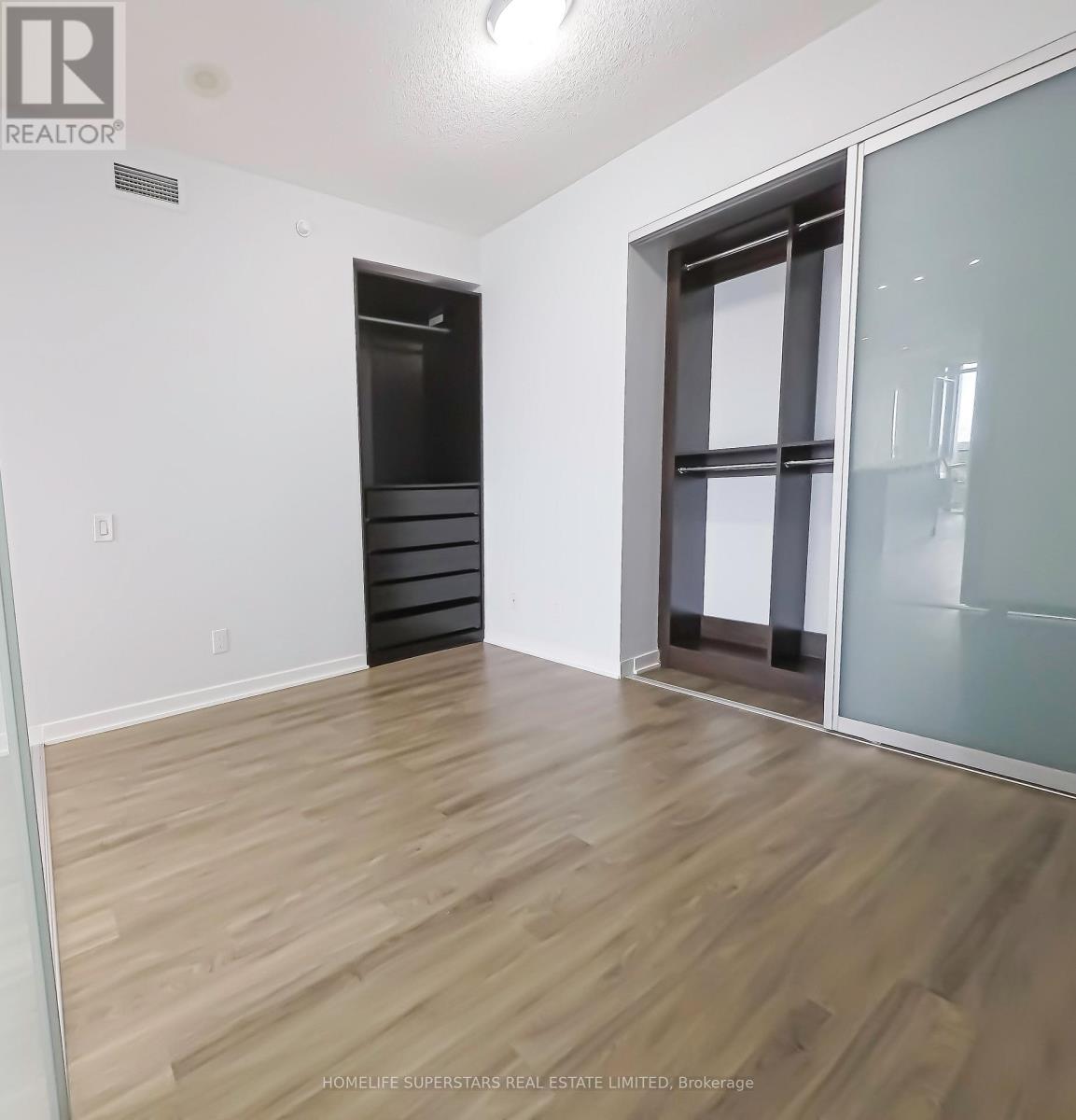 Photo 9 of 2112 90 Park Lawn Road, Toronto ON