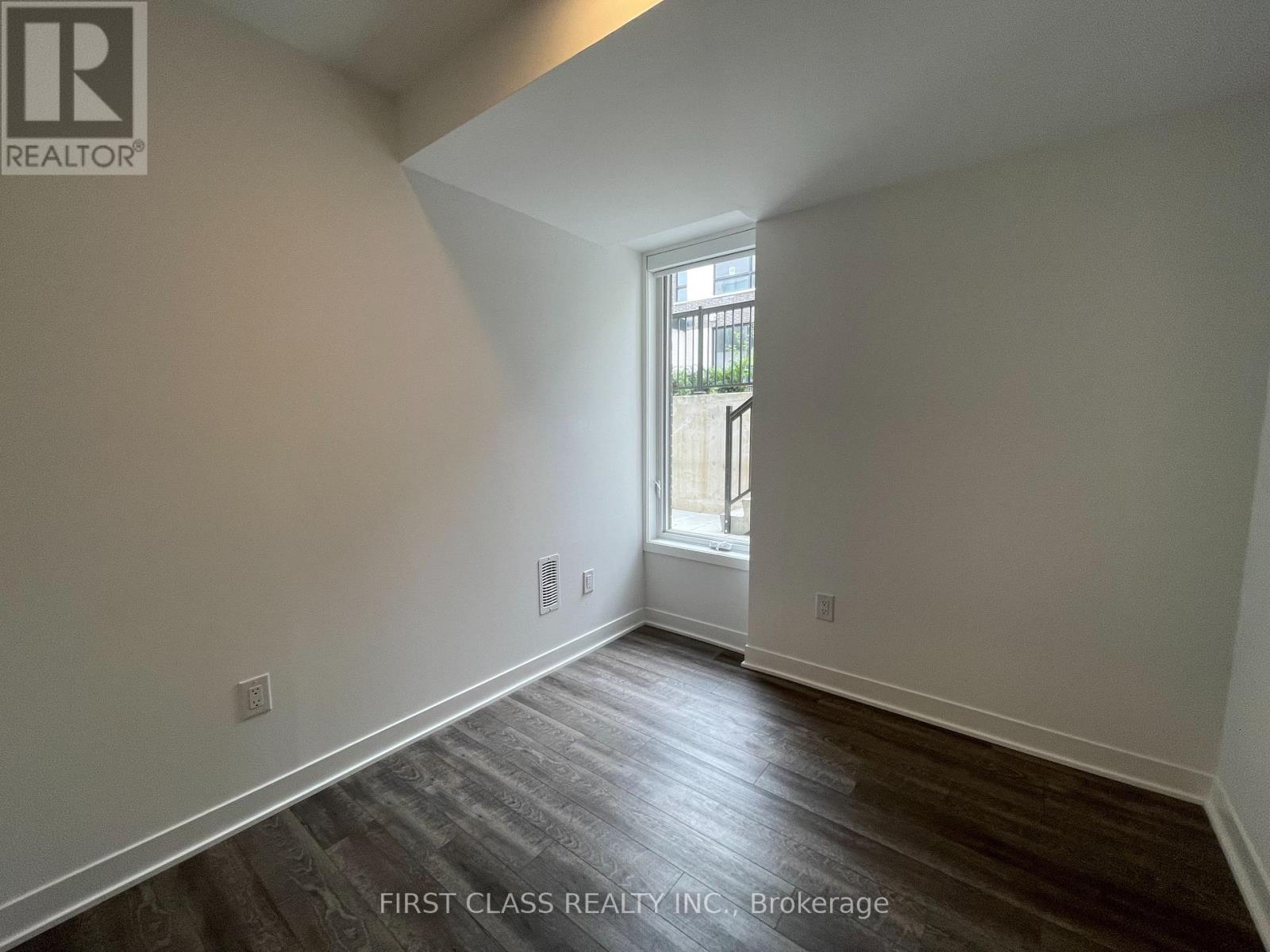 Photo 10 of Th 13 20 Ed Clark Gardens, Toronto ON