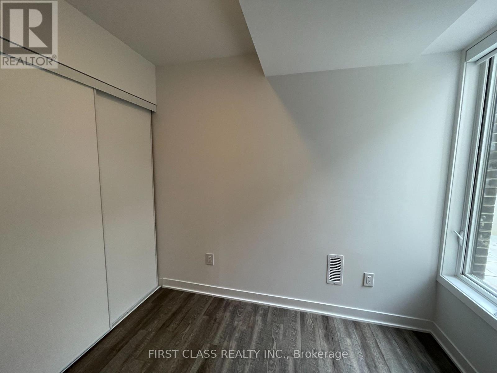 Photo 11 of Th 13 20 Ed Clark Gardens, Toronto ON