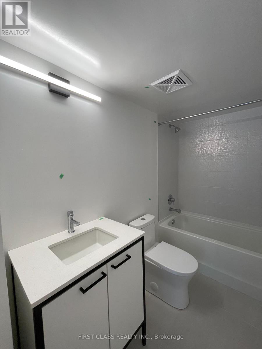 Photo 12 of Th 13 20 Ed Clark Gardens, Toronto ON