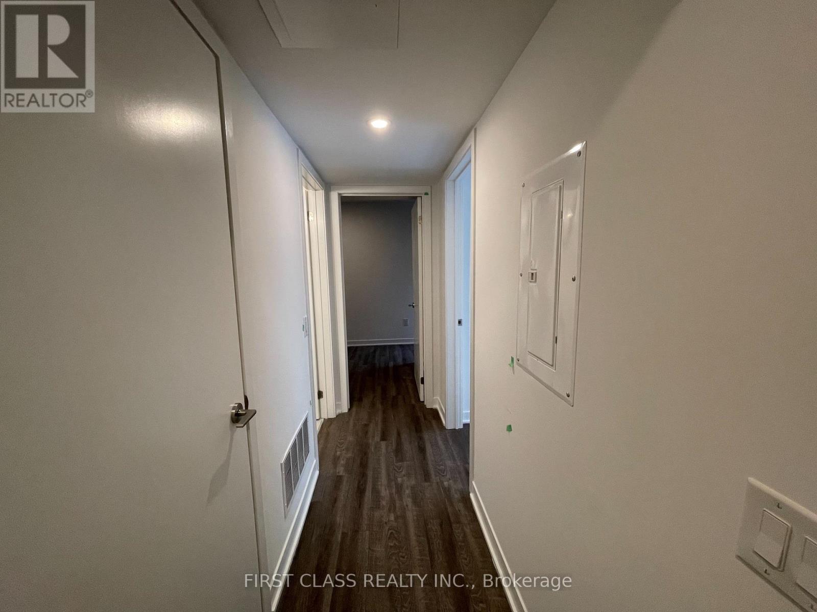 Photo 5 of Th 13 20 Ed Clark Gardens, Toronto ON