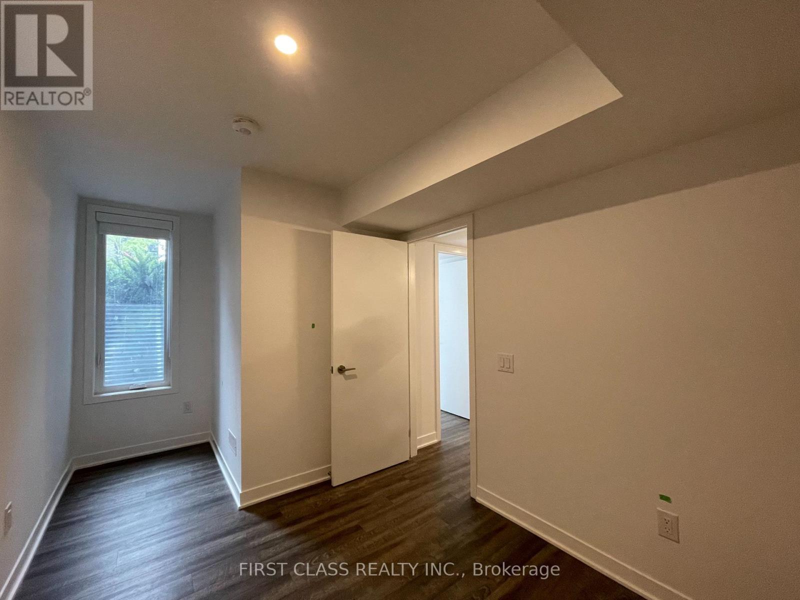 Photo 8 of Th 13 20 Ed Clark Gardens, Toronto ON