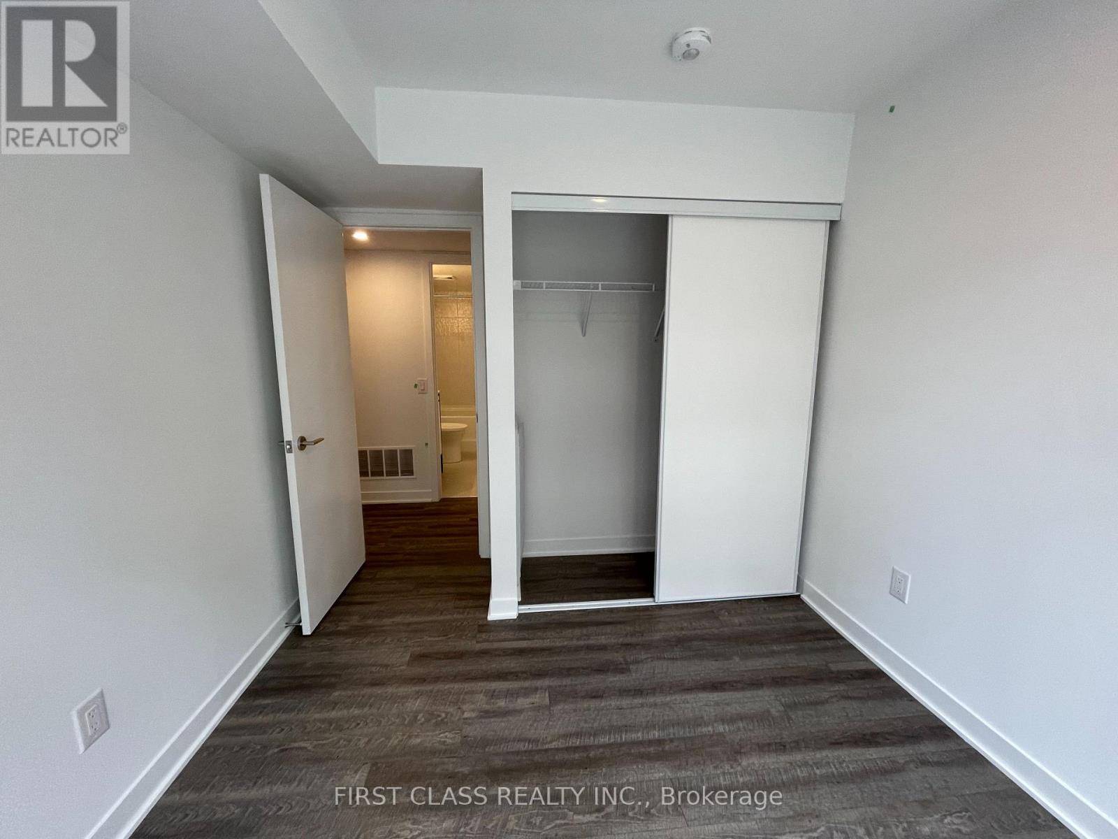 Photo 9 of Th 13 20 Ed Clark Gardens, Toronto ON