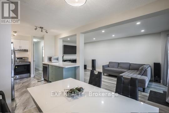 Photo 13 of 70 1180 Mississ Vly Boulevard, Mississauga ON