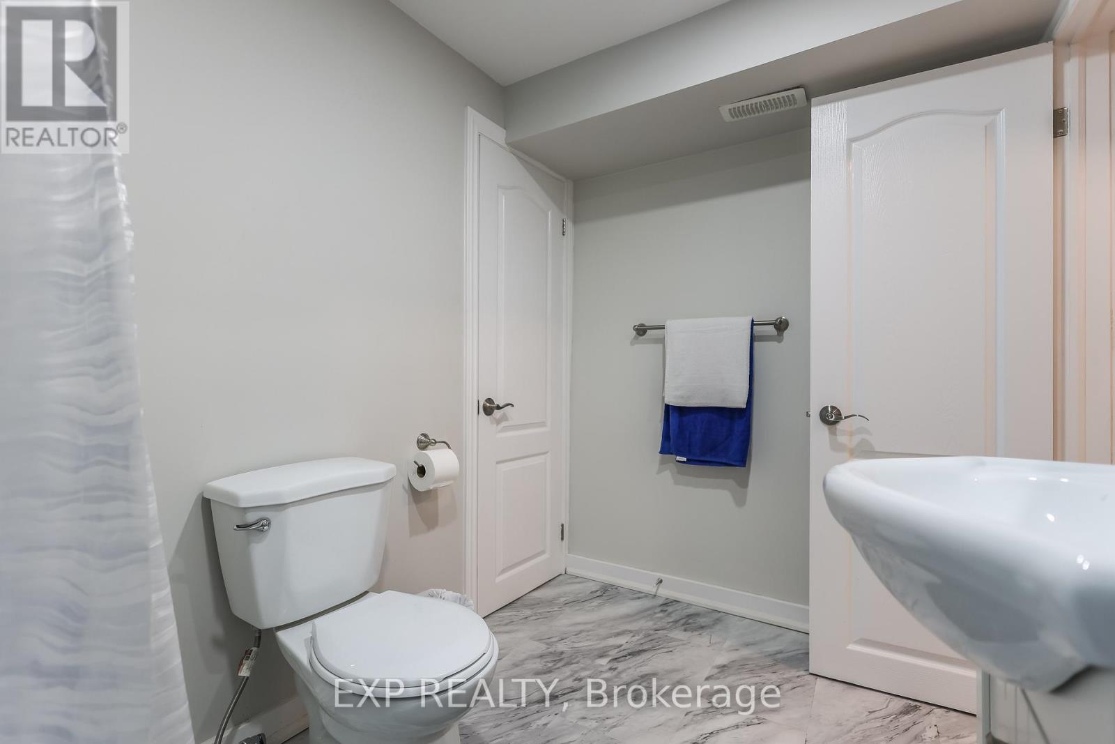 Photo 32 of 70 1180 Mississ Vly Boulevard, Mississauga ON