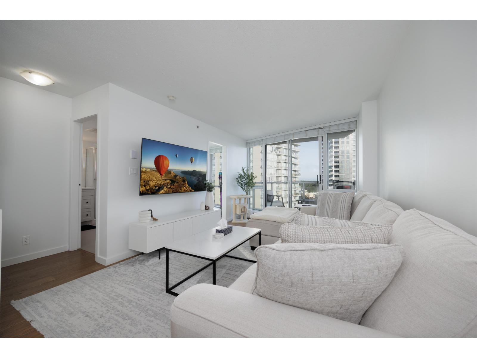 Photo 1 of 2207 13618 100 Avenue, Surrey BC