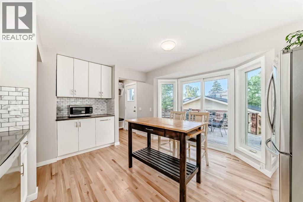 Photo 8 of 51 Strathearn Crescent Sw, Calgary AB