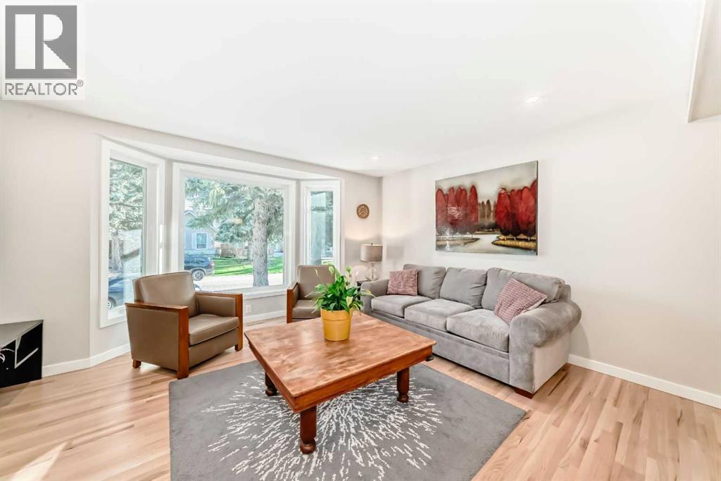 Photo 19 of 51 Strathearn Crescent Sw, Calgary AB
