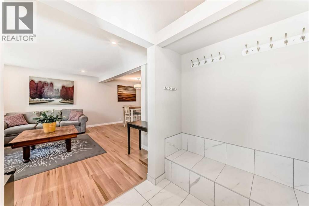 Photo 23 of 51 Strathearn Crescent Sw, Calgary AB