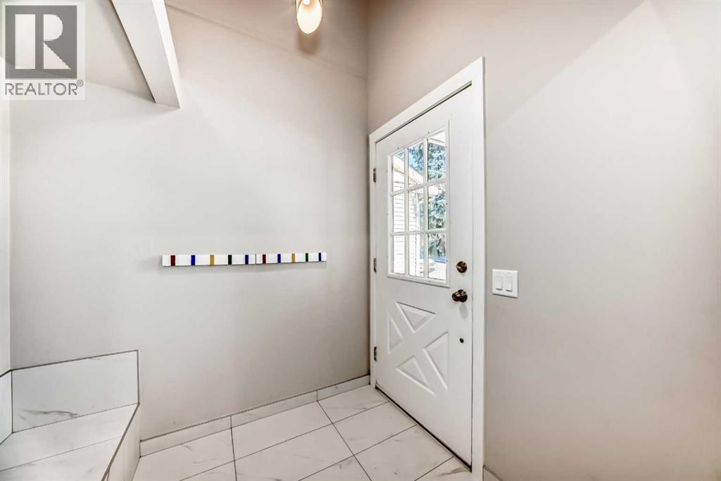 Photo 3 of 51 Strathearn Crescent Sw, Calgary AB