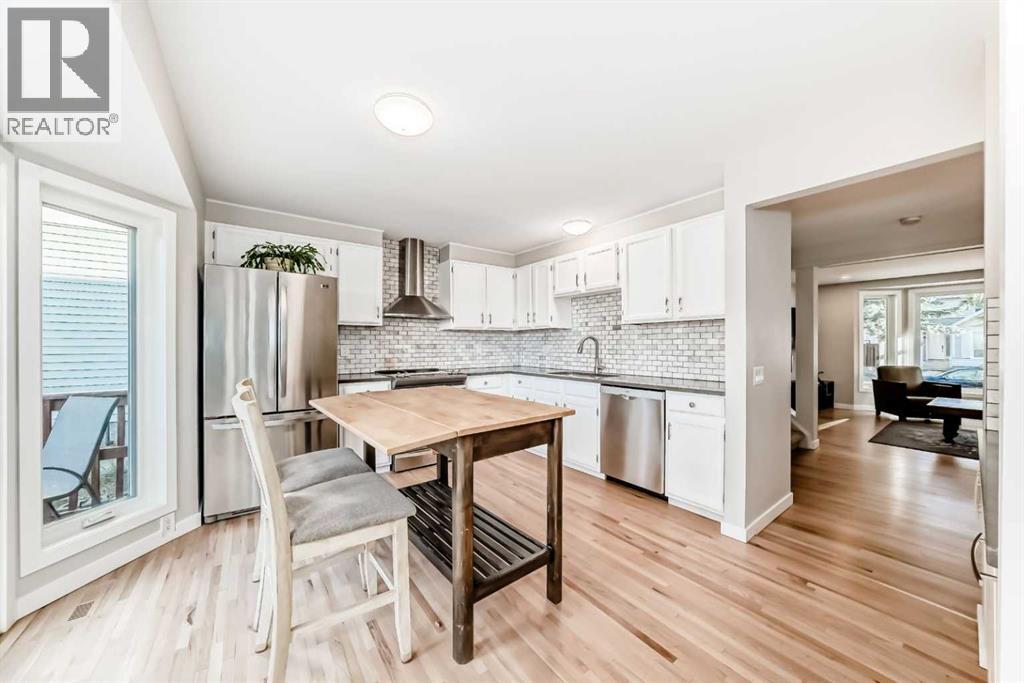 Photo 4 of 51 Strathearn Crescent Sw, Calgary AB