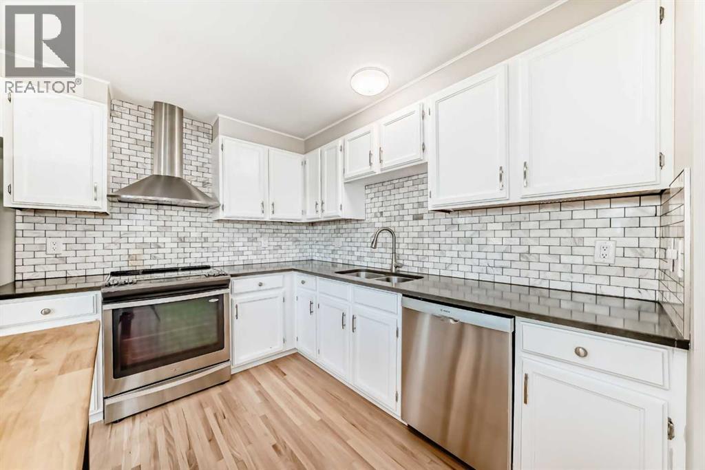 Photo 7 of 51 Strathearn Crescent Sw, Calgary AB