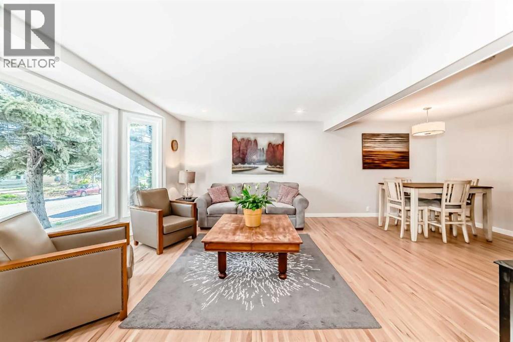 Photo 16 of 51 Strathearn Crescent Sw, Calgary AB