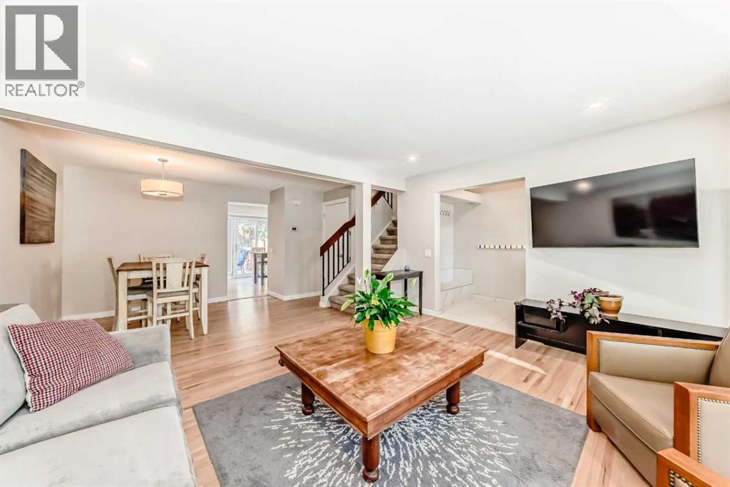 Photo 20 of 51 Strathearn Crescent Sw, Calgary AB