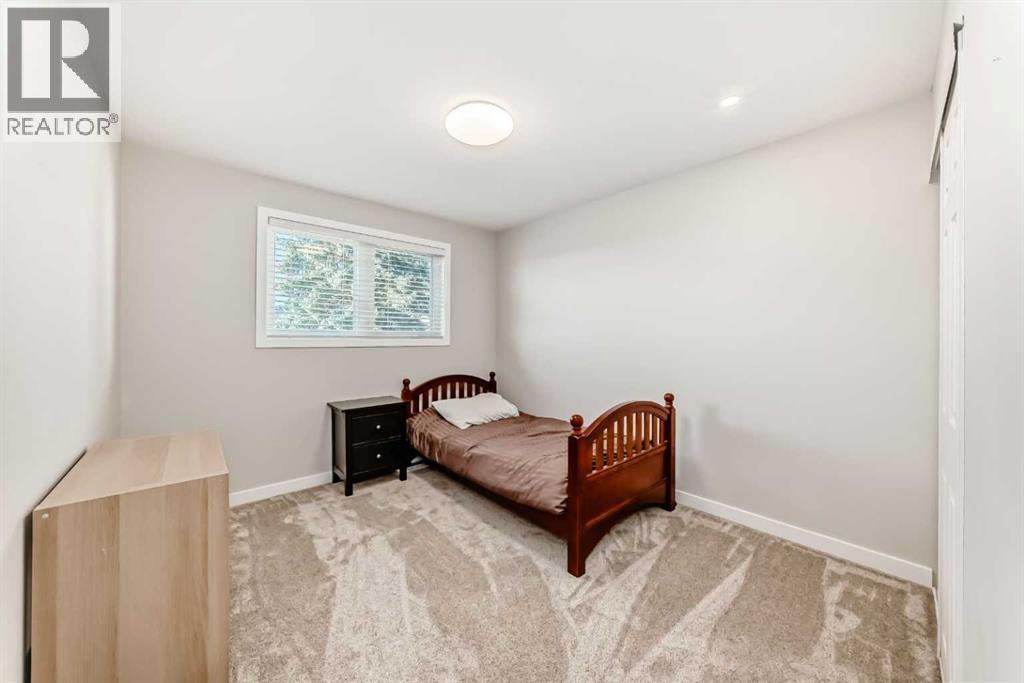 Photo 30 of 51 Strathearn Crescent Sw, Calgary AB