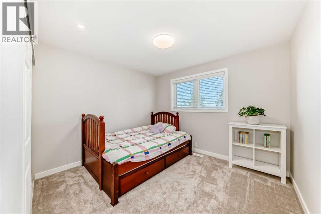 Photo 32 of 51 Strathearn Crescent Sw, Calgary AB