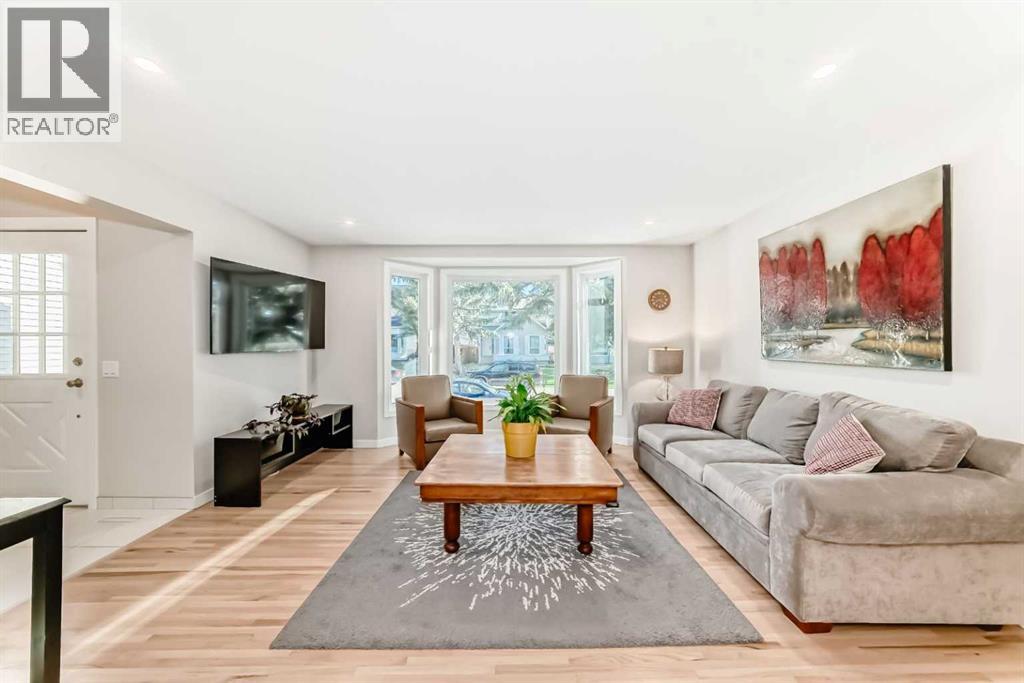 Photo 18 of 51 Strathearn Crescent Sw, Calgary AB